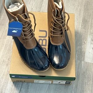 JBU Brown and Navy Waterproof size 8.5M Mud/duck/rain boots , new in box